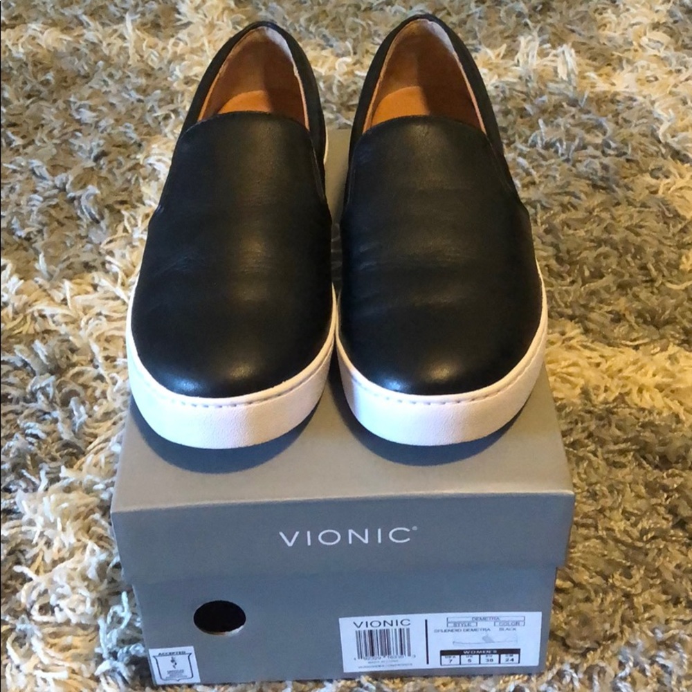 Vionic Splendid Demetra Leather Slip On